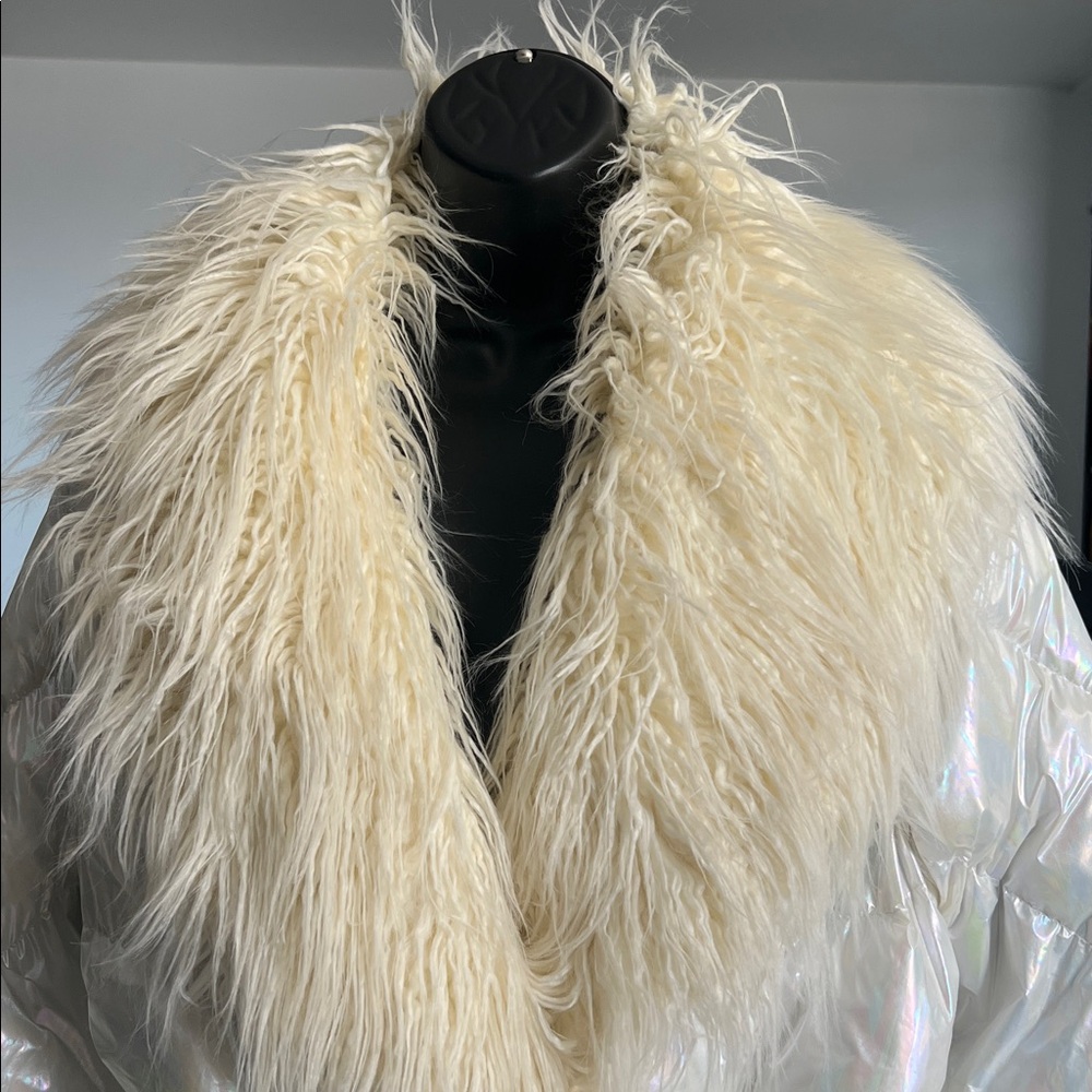 Iridescent White Fur Collar Jacket - Picture 4 of 8